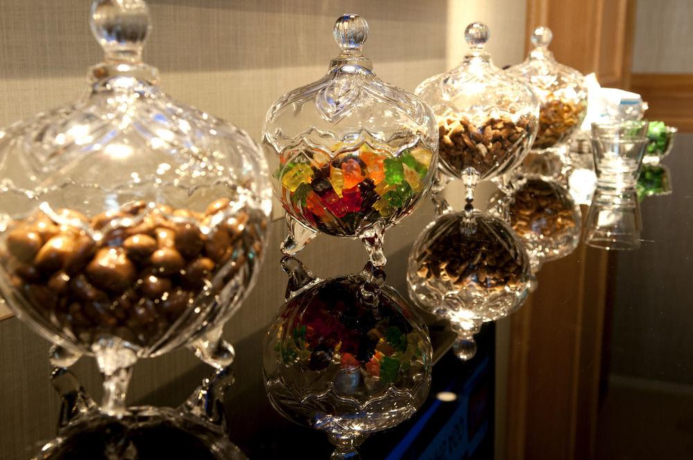 The Sherwood Taipei Exterior foto A candy buffet