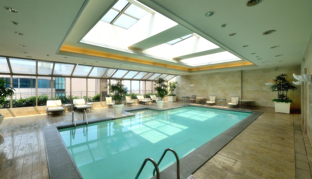 The Sherwood Taipei Exterior foto The pool at the Four Seasons Hotel